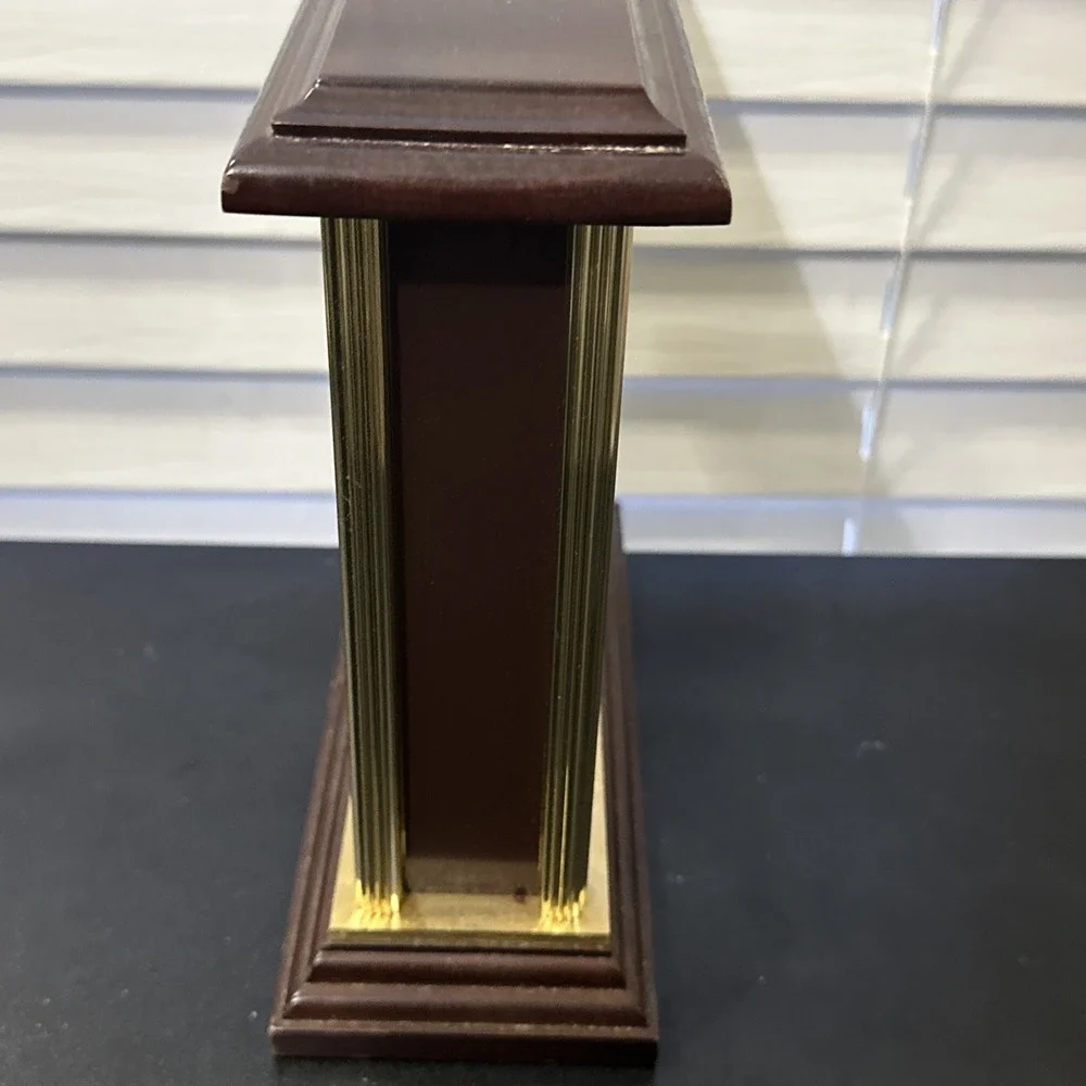 Bulova Vintage Quartz Desk Mantle Clock ‎ 8x8 Gold And Cherry
